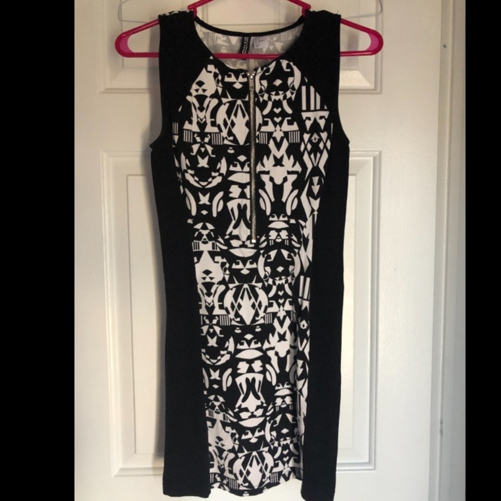 Patterned bodycon dress